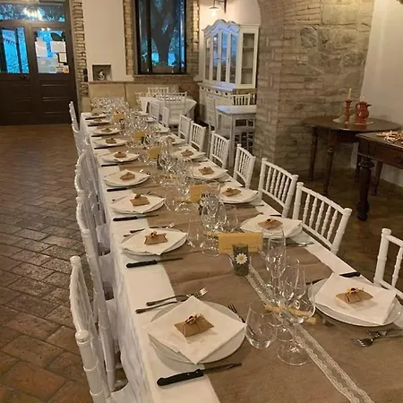 Alloggio per agriturismo Società Agricola F.lli Angelucci *